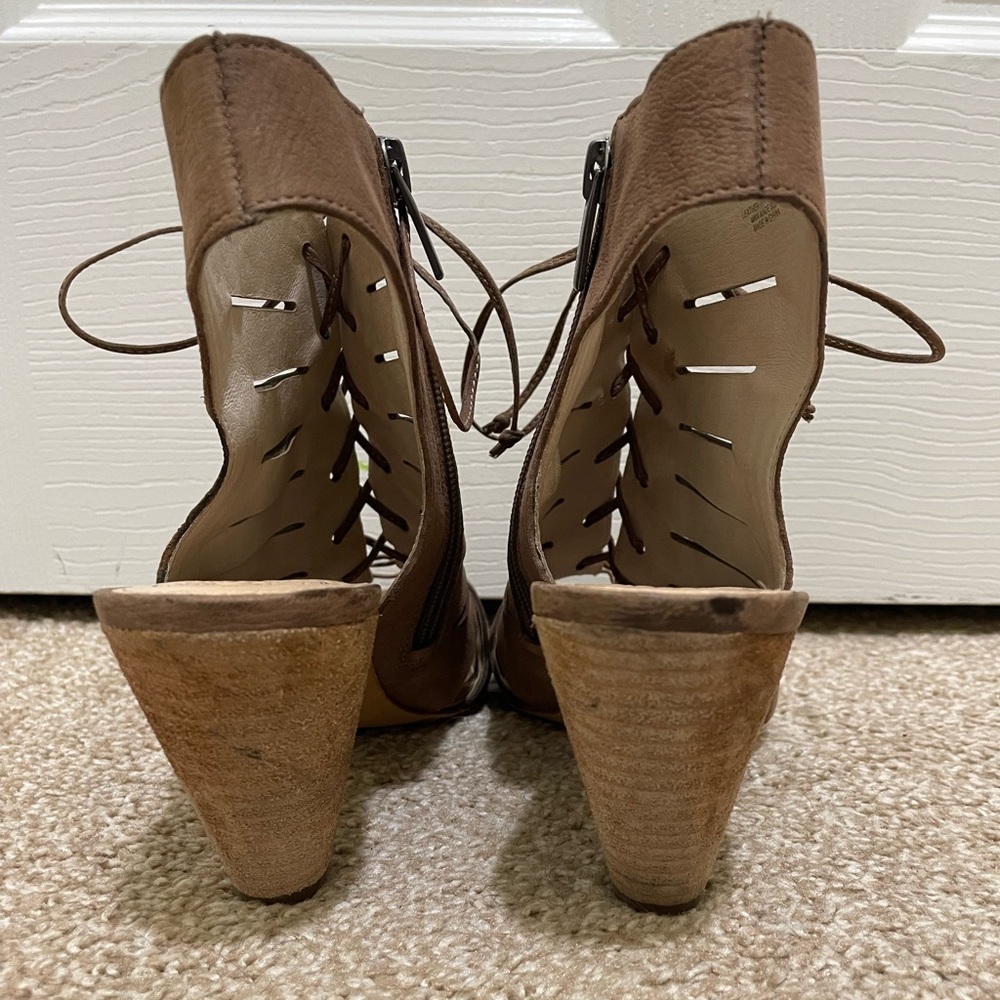 Vince Camuto Tan Heels Size 9 - Picture 3 of 5